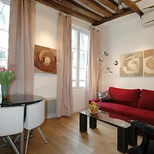 Holidaysinparis-bourg Tibourg Ii Apartment