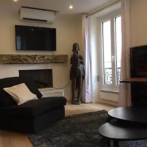 Bellechasse Apartment